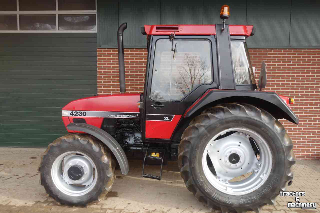 Tracteurs Case-IH 4230 XL