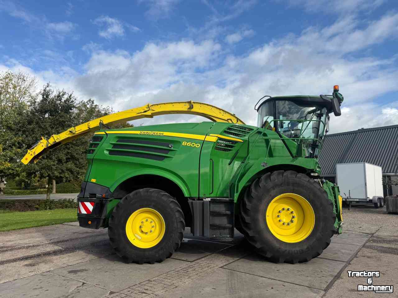 Ensileuse automotrice John Deere 8600 40 KM Korrelkneuzer Airco 4 WD Harvester Claas