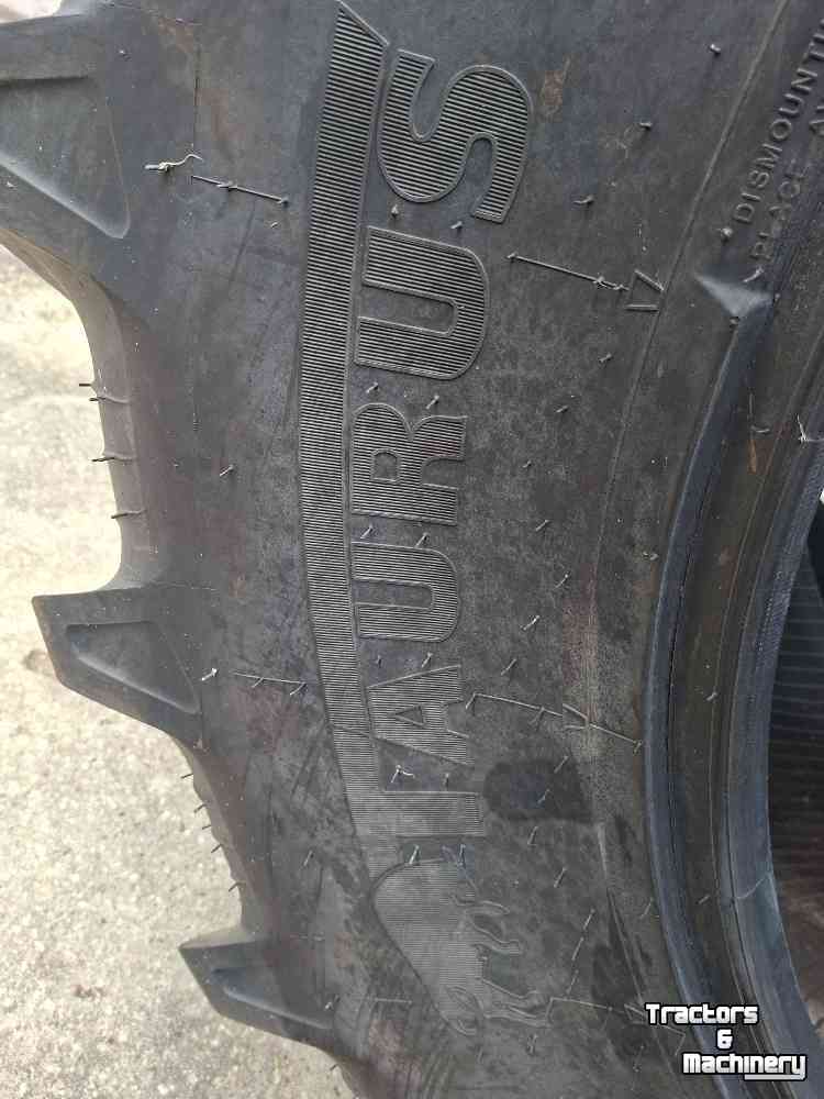 Roues, Pneus, Jantes, Barillets Jumelage Taurus 520/70R38