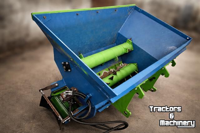 Distributeur de paille pour des logettes Ceres CBS 851 Boxenstrooier / Bietensnijder