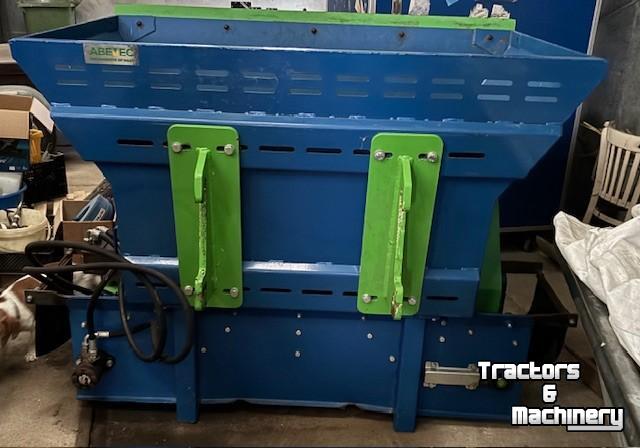 Distributeur de paille pour des logettes Ceres CBS 851 Boxenstrooier / Bietensnijder