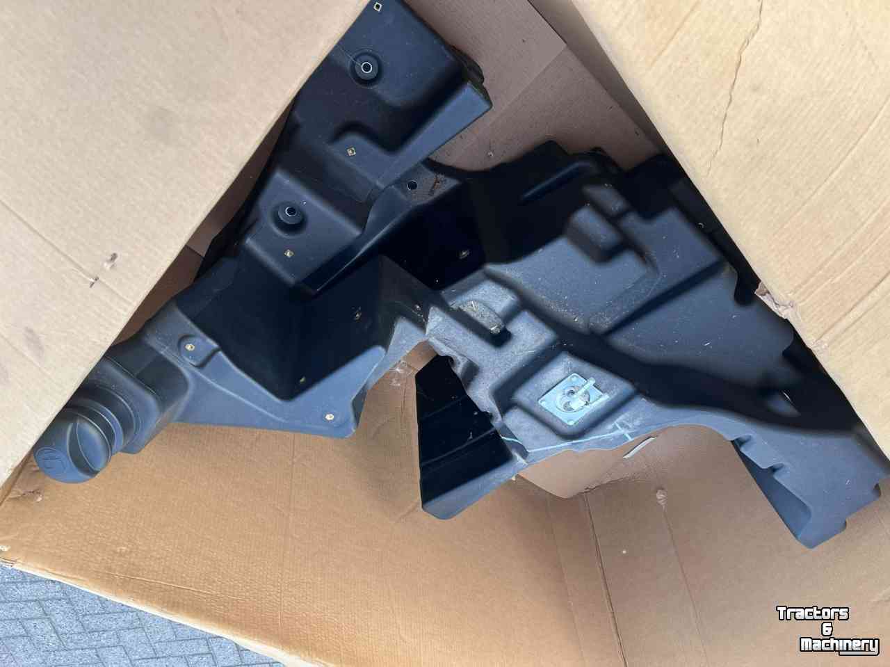 Pièces d‘occasion pour tracteurs New Holland T5 AC / DC brandstoftank 48159130