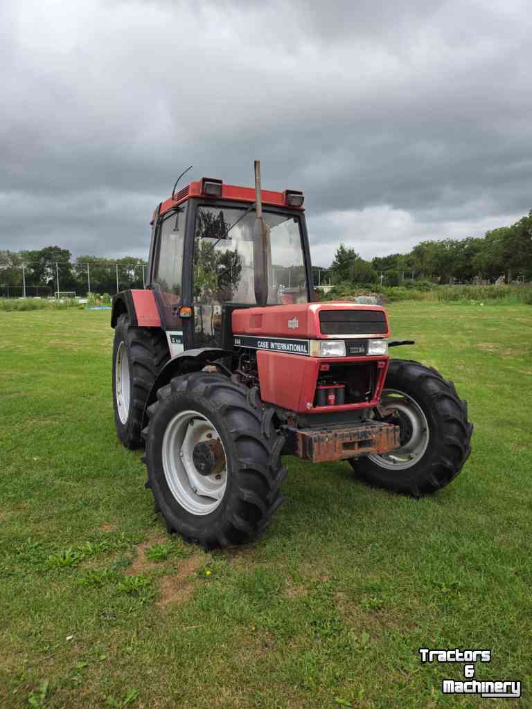 Tracteur Case-IH 844XL