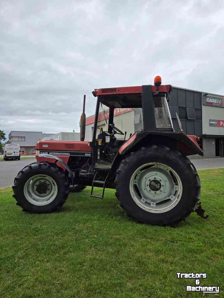 Tracteur Case-IH 844XL