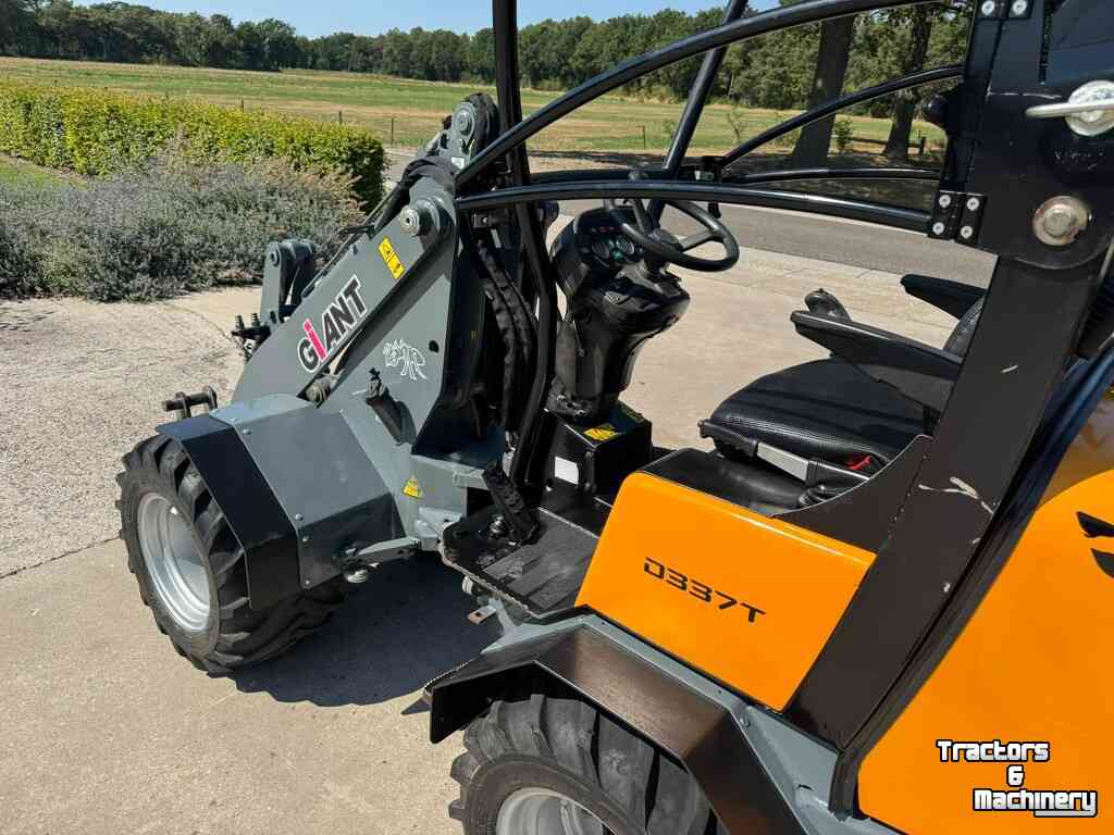 Chargeuse sur pneus Giant 337t