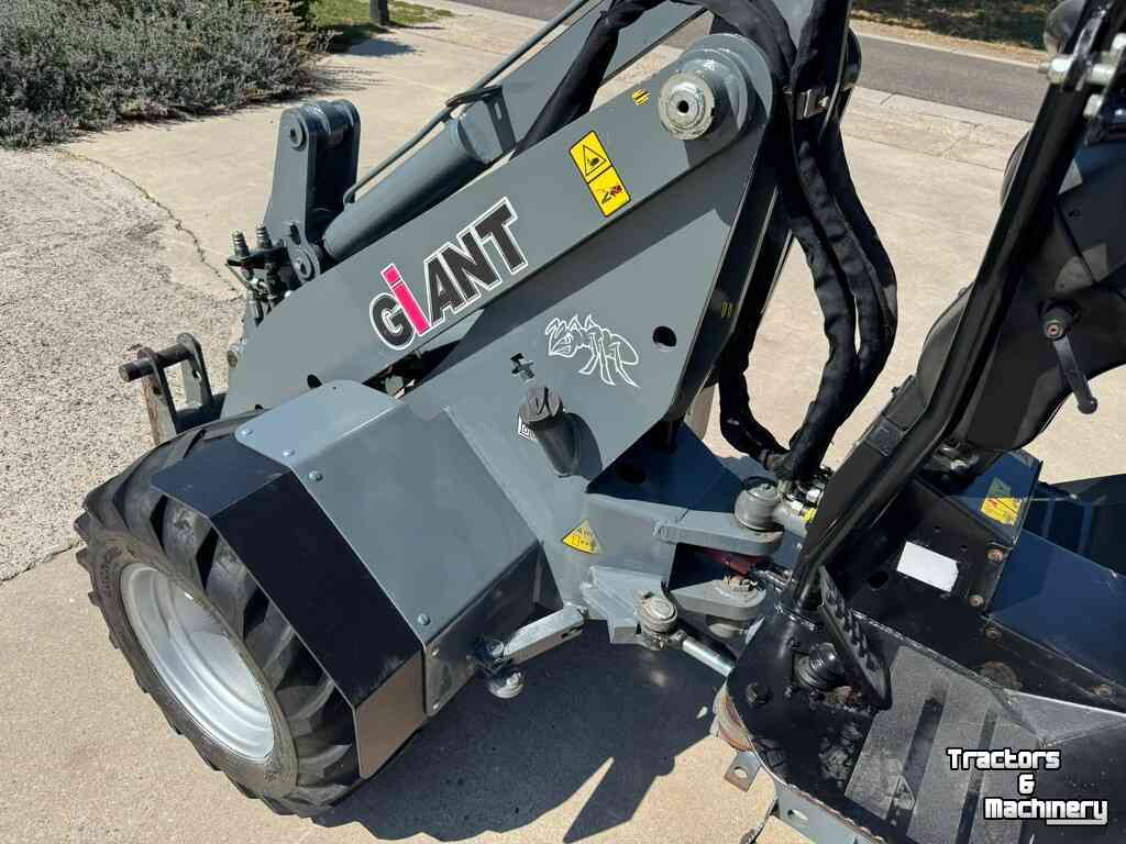 Chargeuse sur pneus Giant 337t