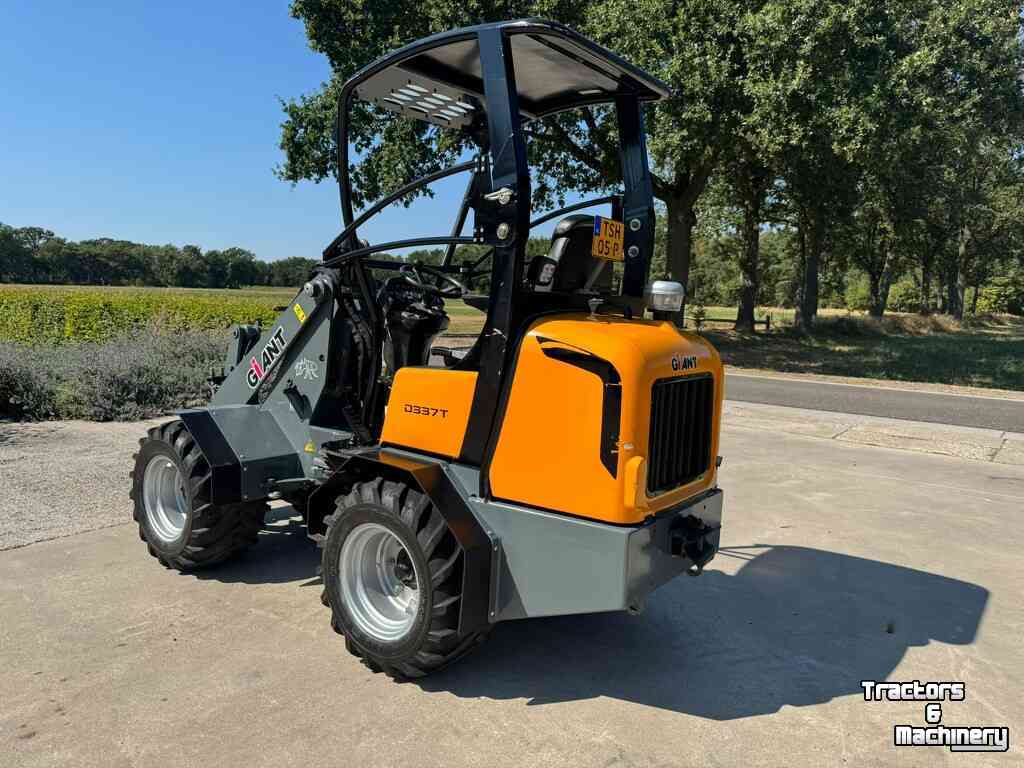 Chargeuse sur pneus Giant 337t