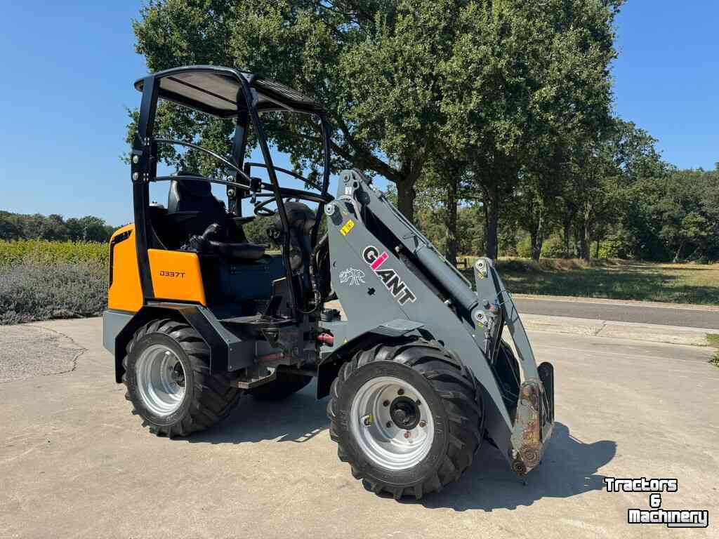 Chargeuse sur pneus Giant 337t