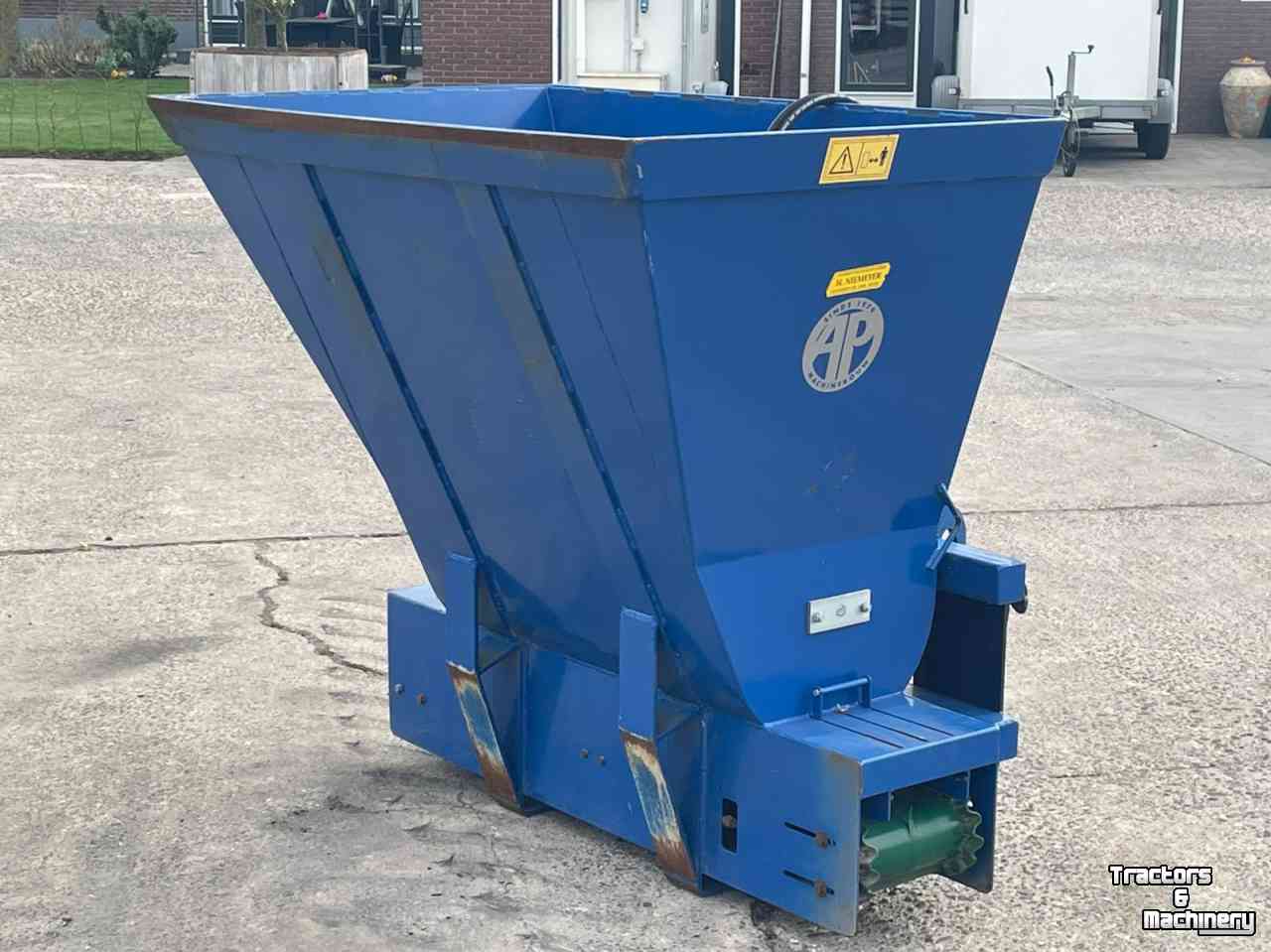 Épandeur de sciure pour des logettes AP AS 1500 Instrooi bak weidemann