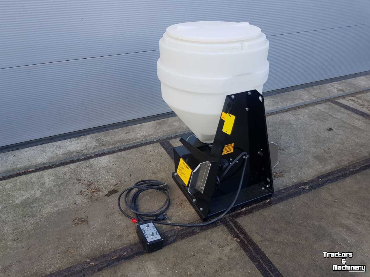 Semoir Delimbe T28 centrifugaal strooier 120L 12V