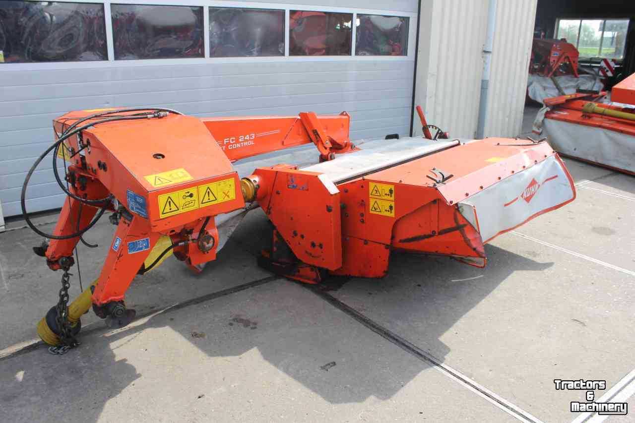 Faucheuse Kuhn FC243 achtermaaier schijvenmaaier kneuzer lift-control