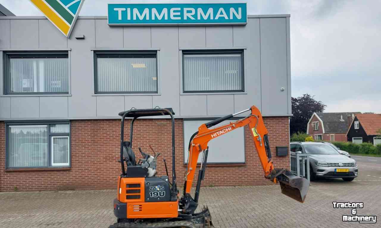 Mini pelleteuse Hitachi 19U-5A