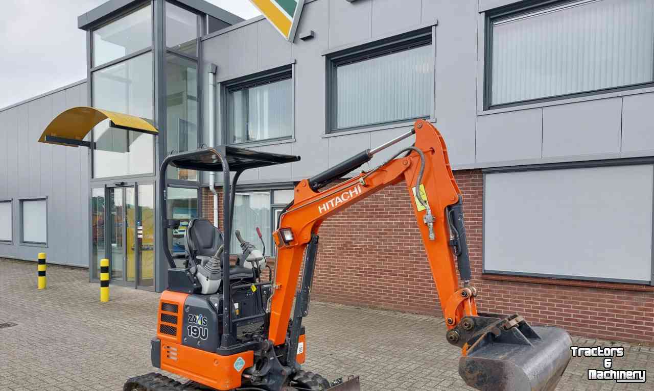 Mini pelleteuse Hitachi 19U-5A