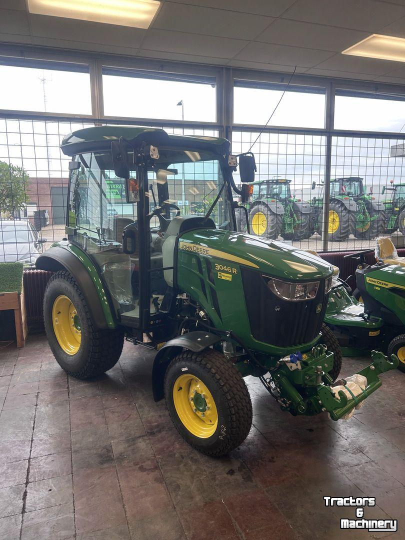 Tracteur pour vignes et vergers John Deere 3046R