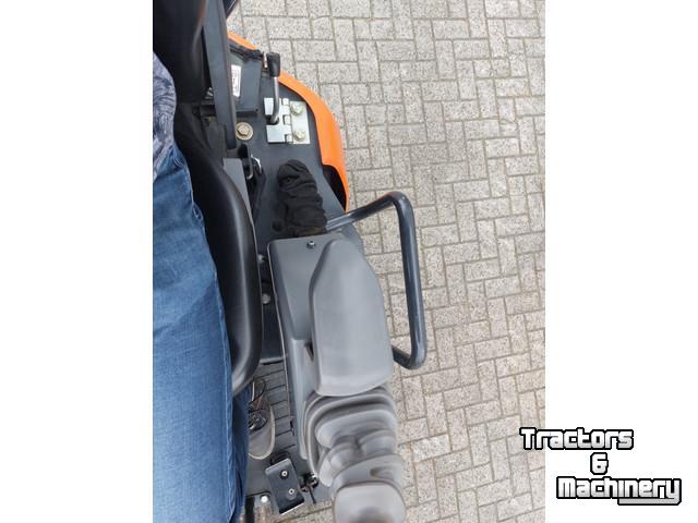 Pelles sur pneus Hitachi 19U