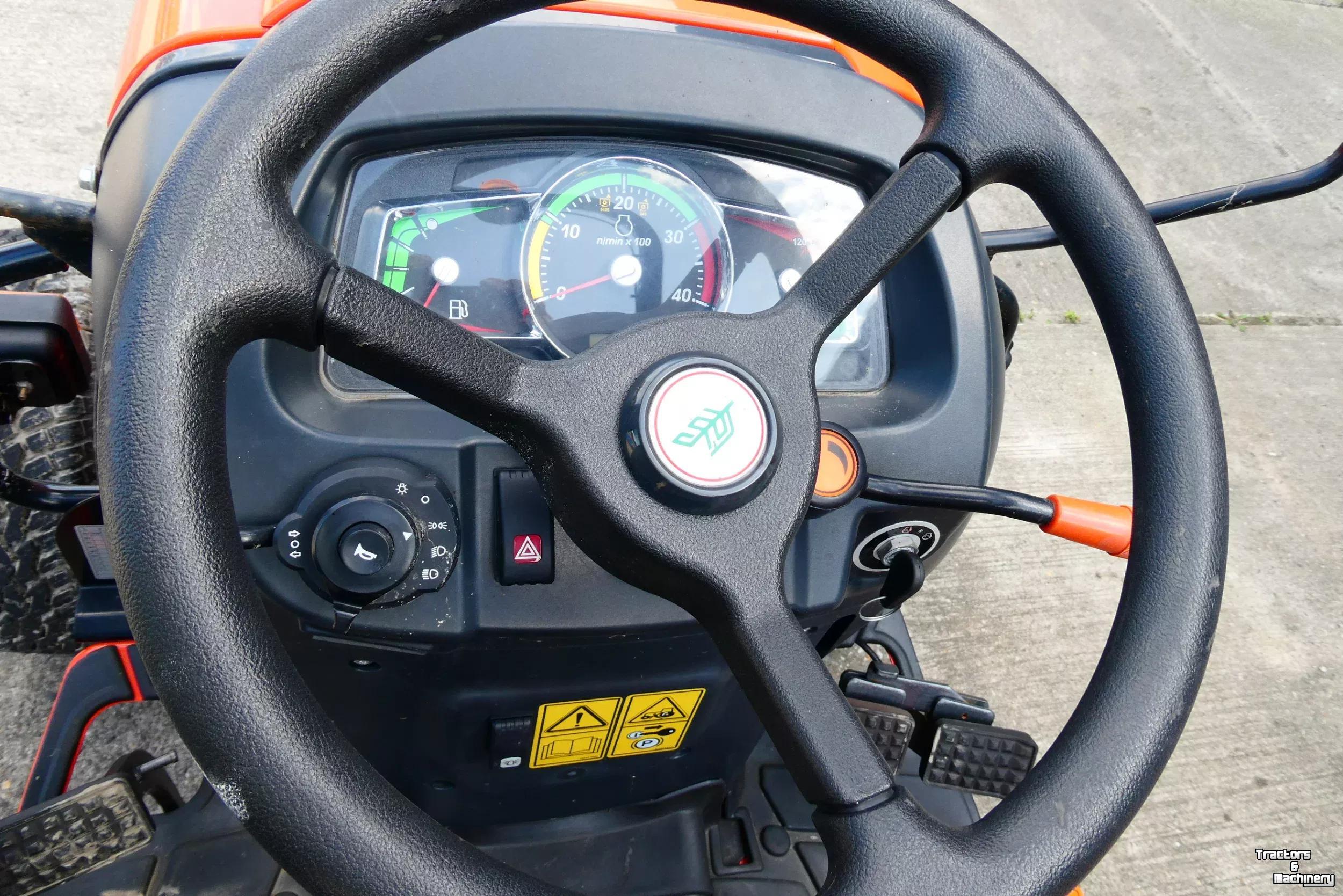 Tracteur TAFE 6028M