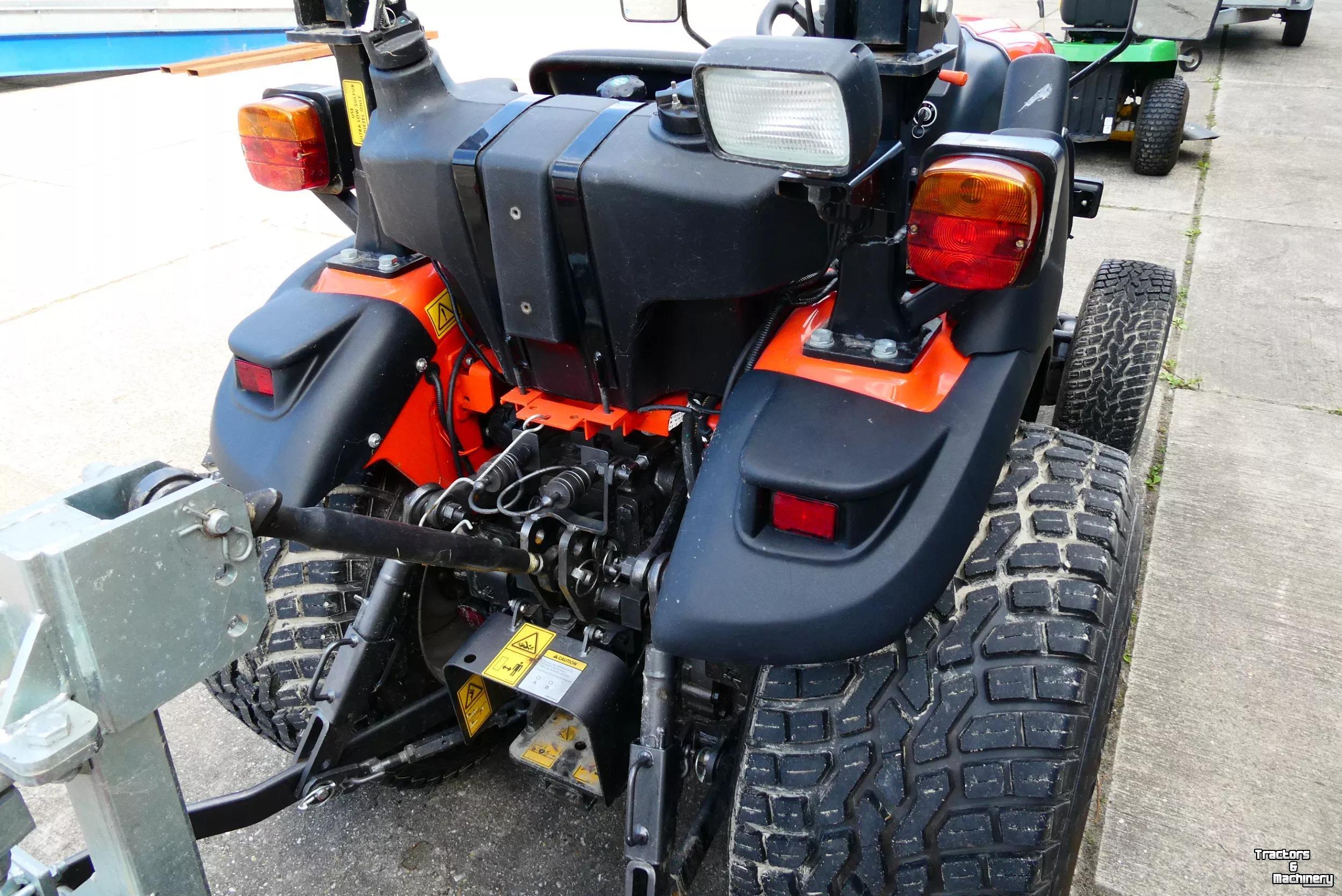 Tracteur TAFE 6028M