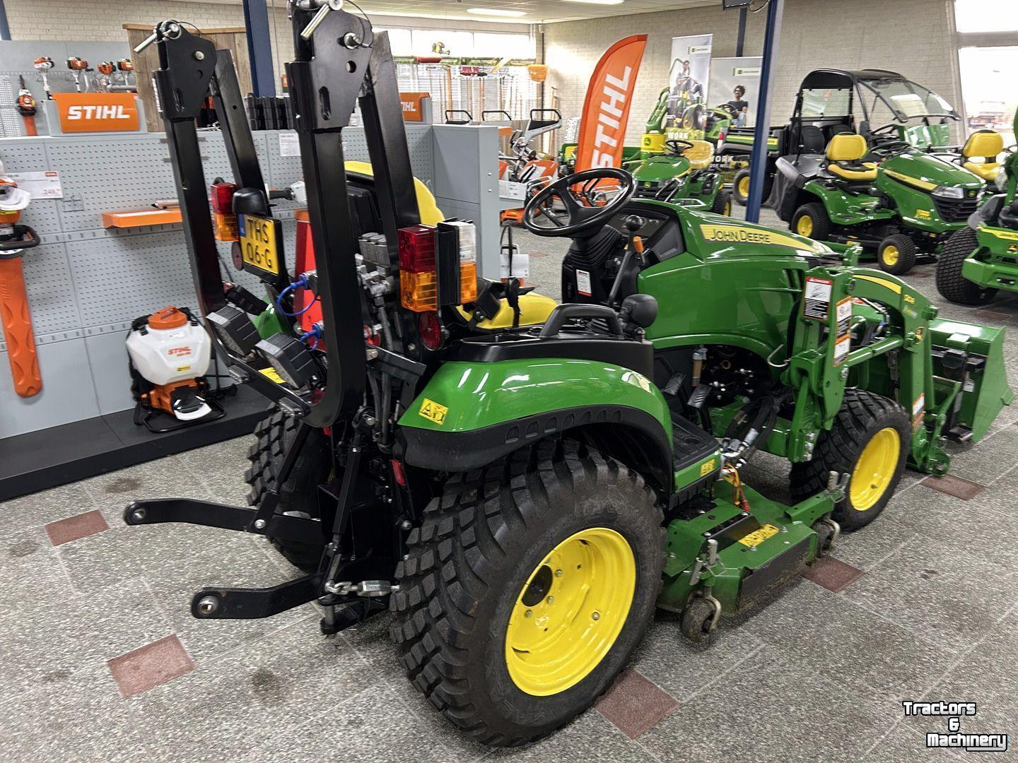Tracteur pour vignes et vergers John Deere 2026R