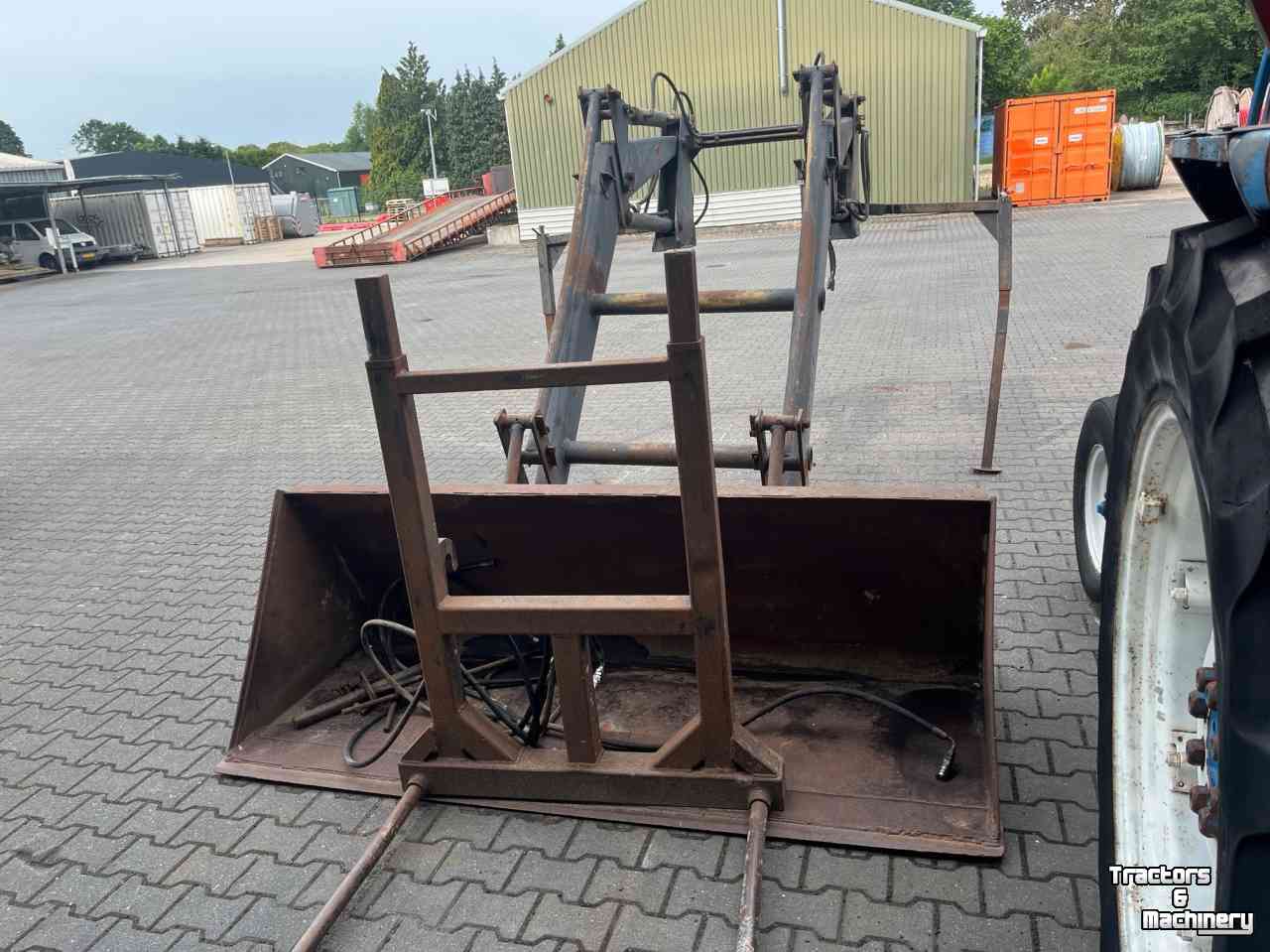 Chargeur frontal  Robuuste voorlader met bak en balenprikker, MF