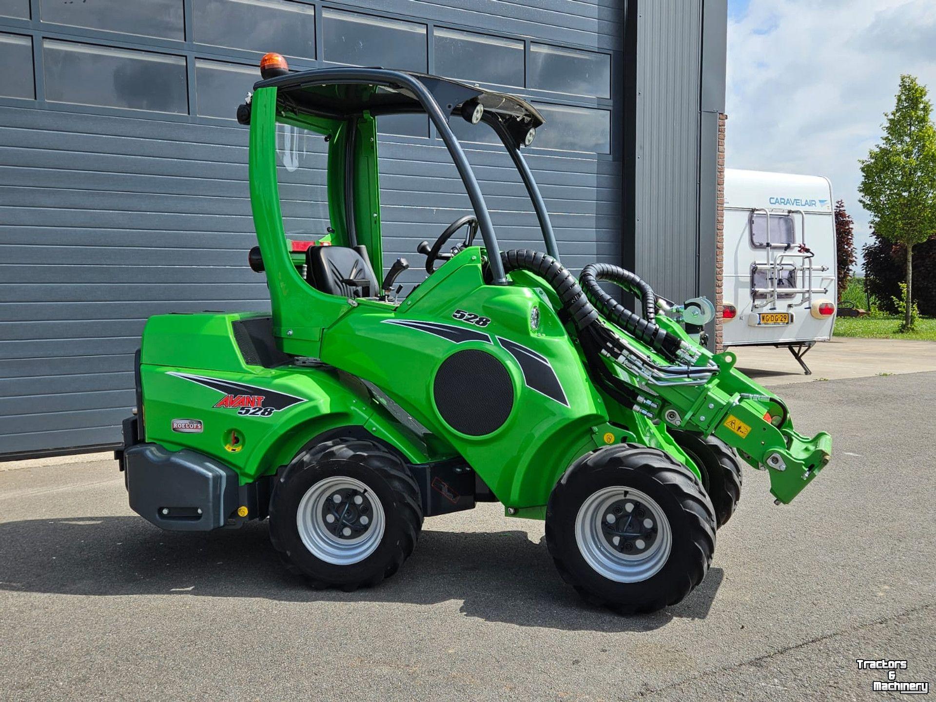 Chargeuse sur pneus Avant 528 TDL+ mini-shovel