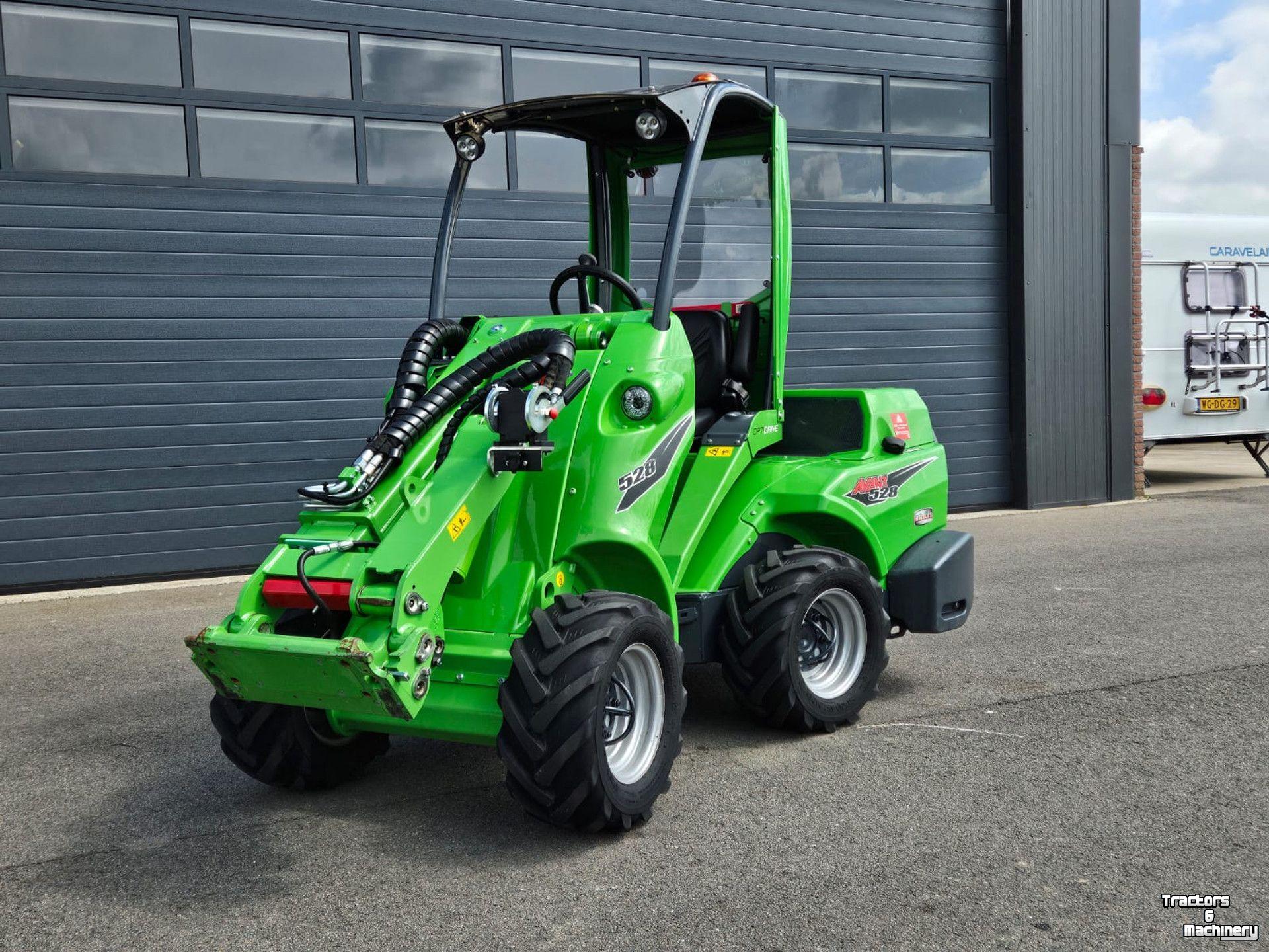 Chargeuse sur pneus Avant 528 TDL+ mini-shovel