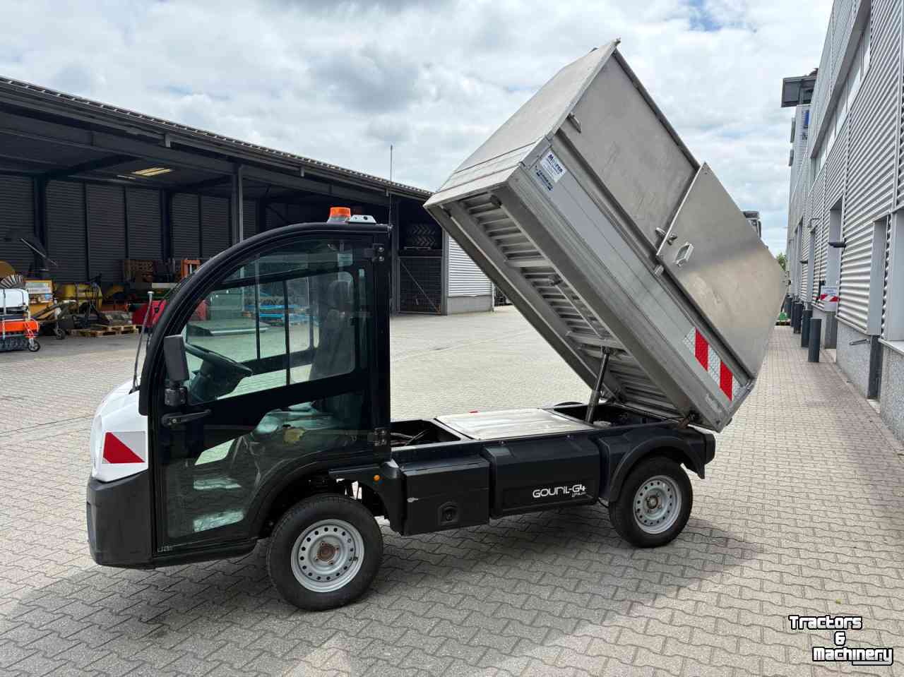 Autres matériel et accessoires de jardins et espaces verts Goupil G4 elektrische wagen met afval container