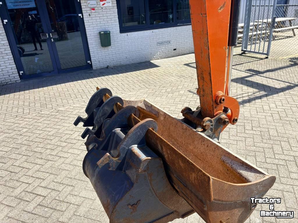 Mini pelleteuse Hitachi ZX26U