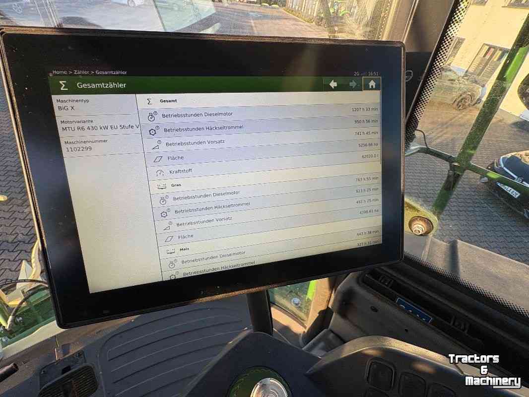 Ensileuse automotrice Krone BigX 580 + EF300 pickup en EC 600-2 8R maisbek