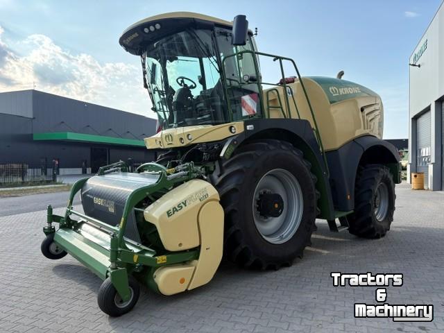 Ensileuse automotrice Krone BigX 580, EF300 pickup, EC 600-2 8R. maisbek.