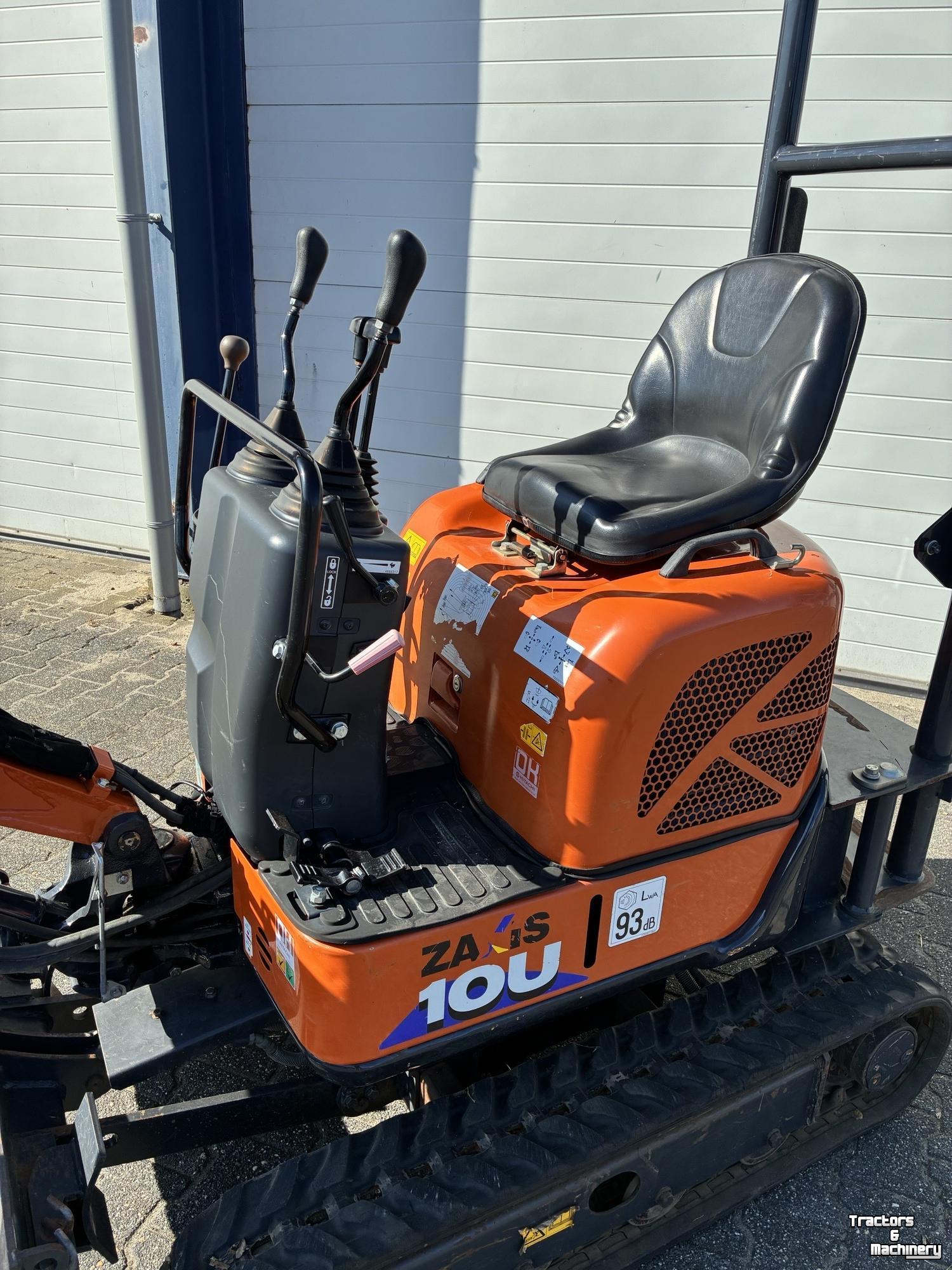 Pelleteuse Hitachi 10U-6