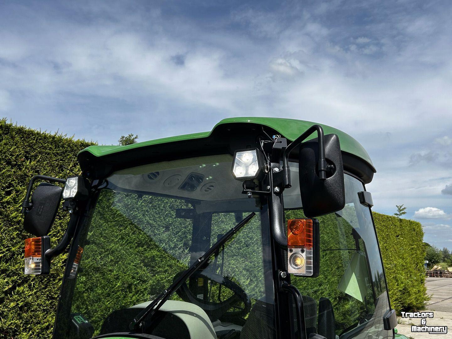 Tracteur pour vignes et vergers John Deere 3046R