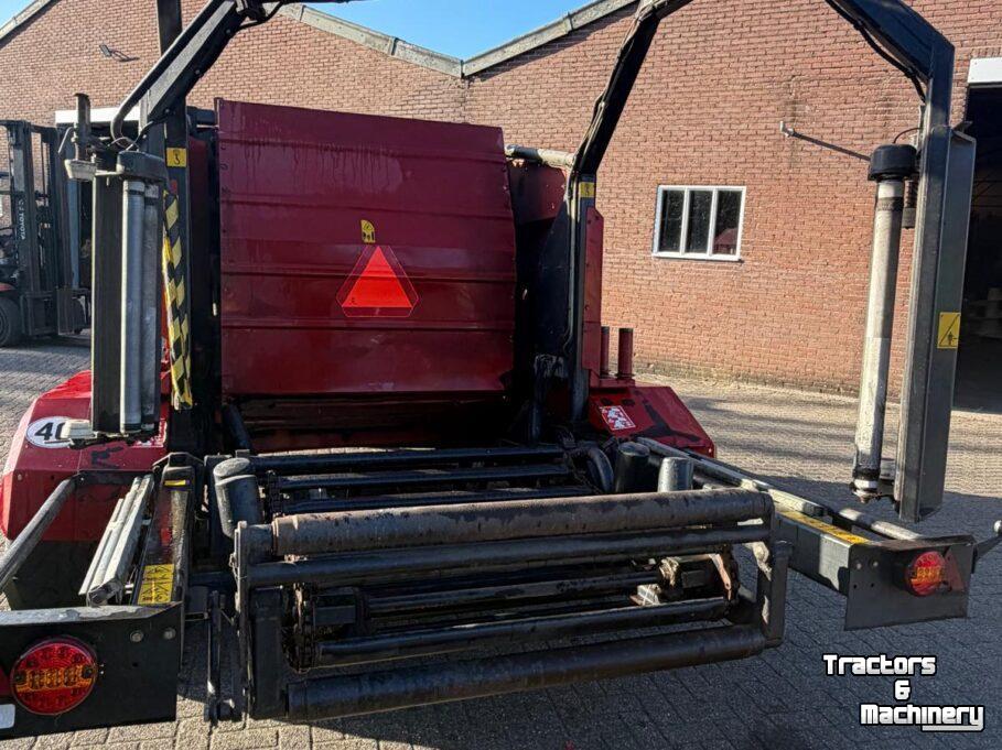 Presses New Holland 548