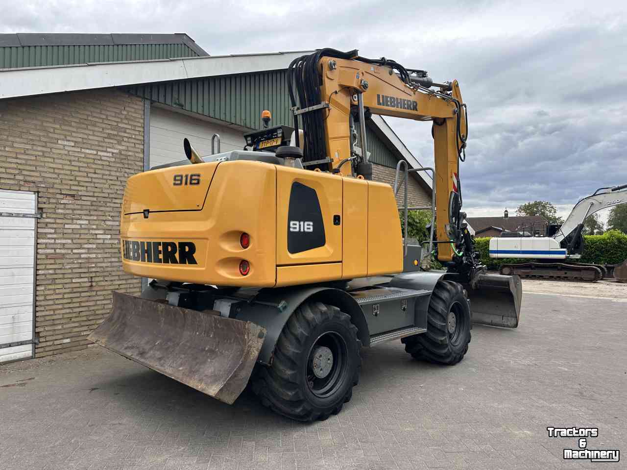 Pelles sur pneus Liebherr A916 met draaikantelstuk