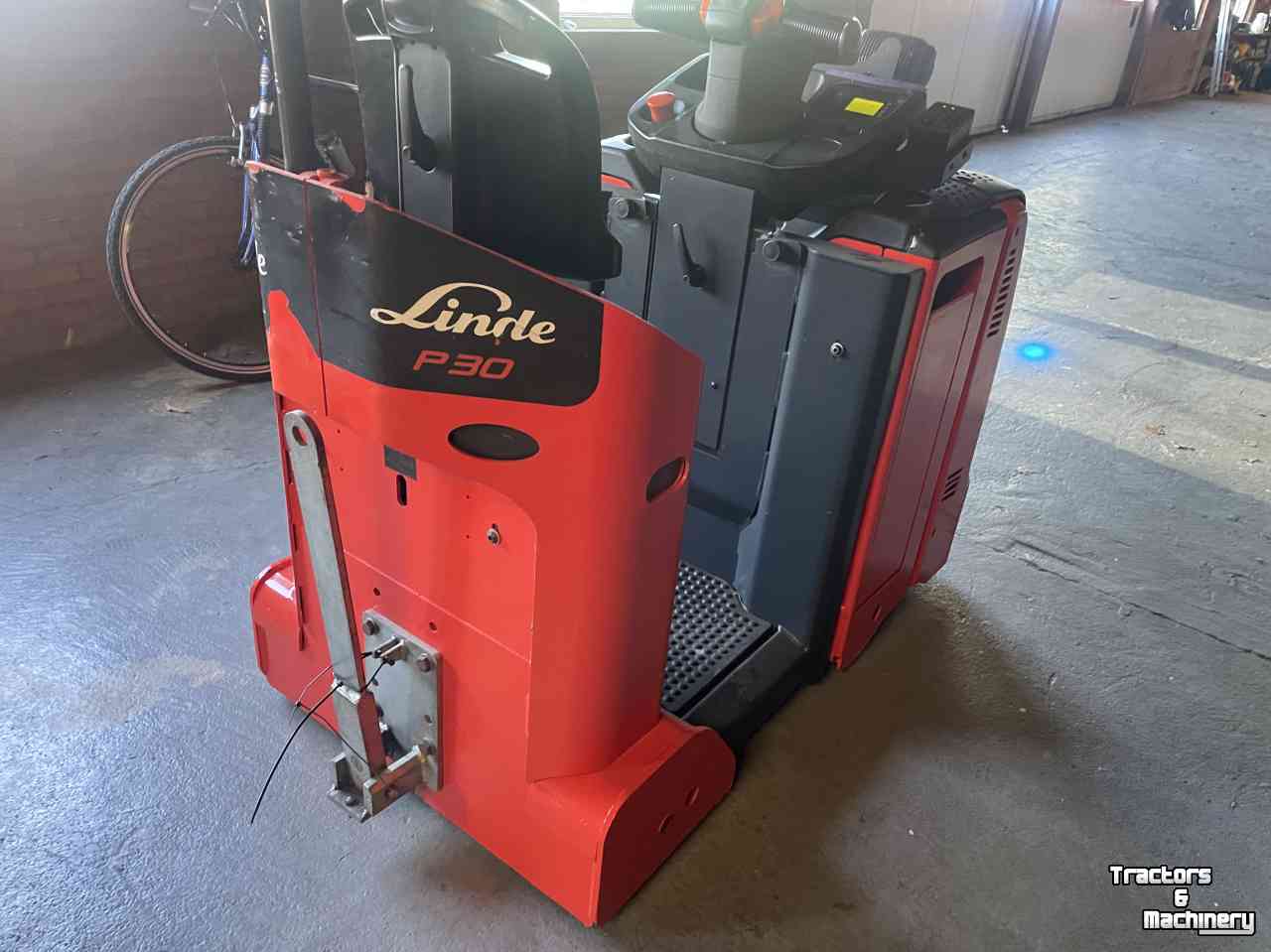 Autres matériel et accessoires de transport et industriels Linde P30 Terminal tractor electric