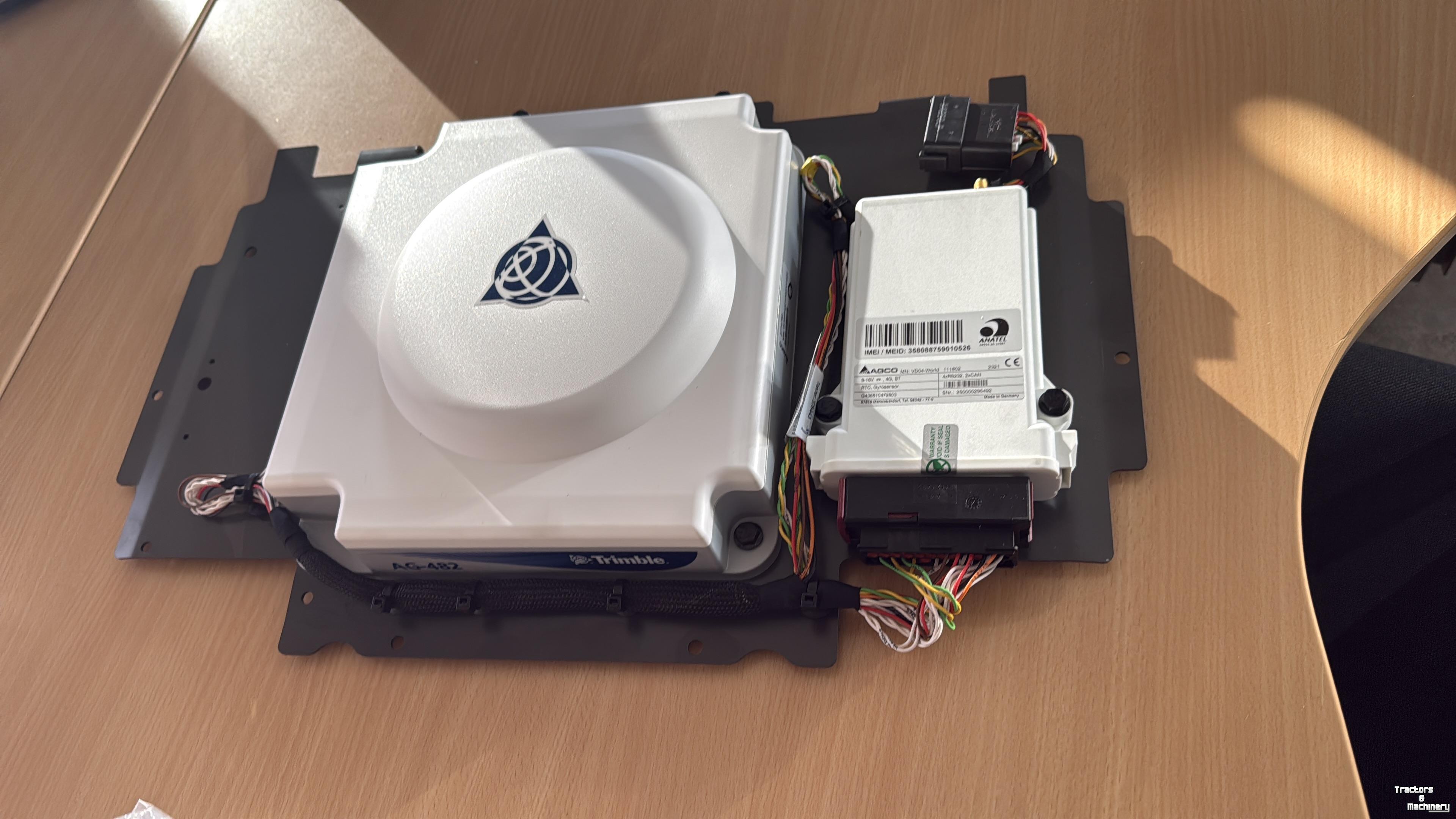 Systèmes et accessoires de GPS Fendt Trimble dakplaat 482 met modem Egnos ontvangst