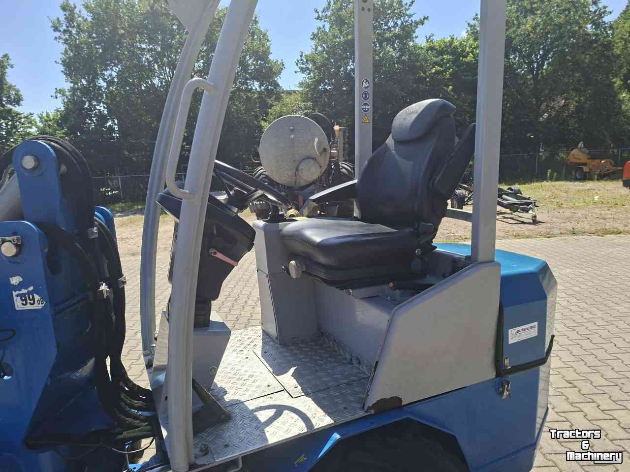 Chargeuse sur pneus Quappen Q27 minishovel