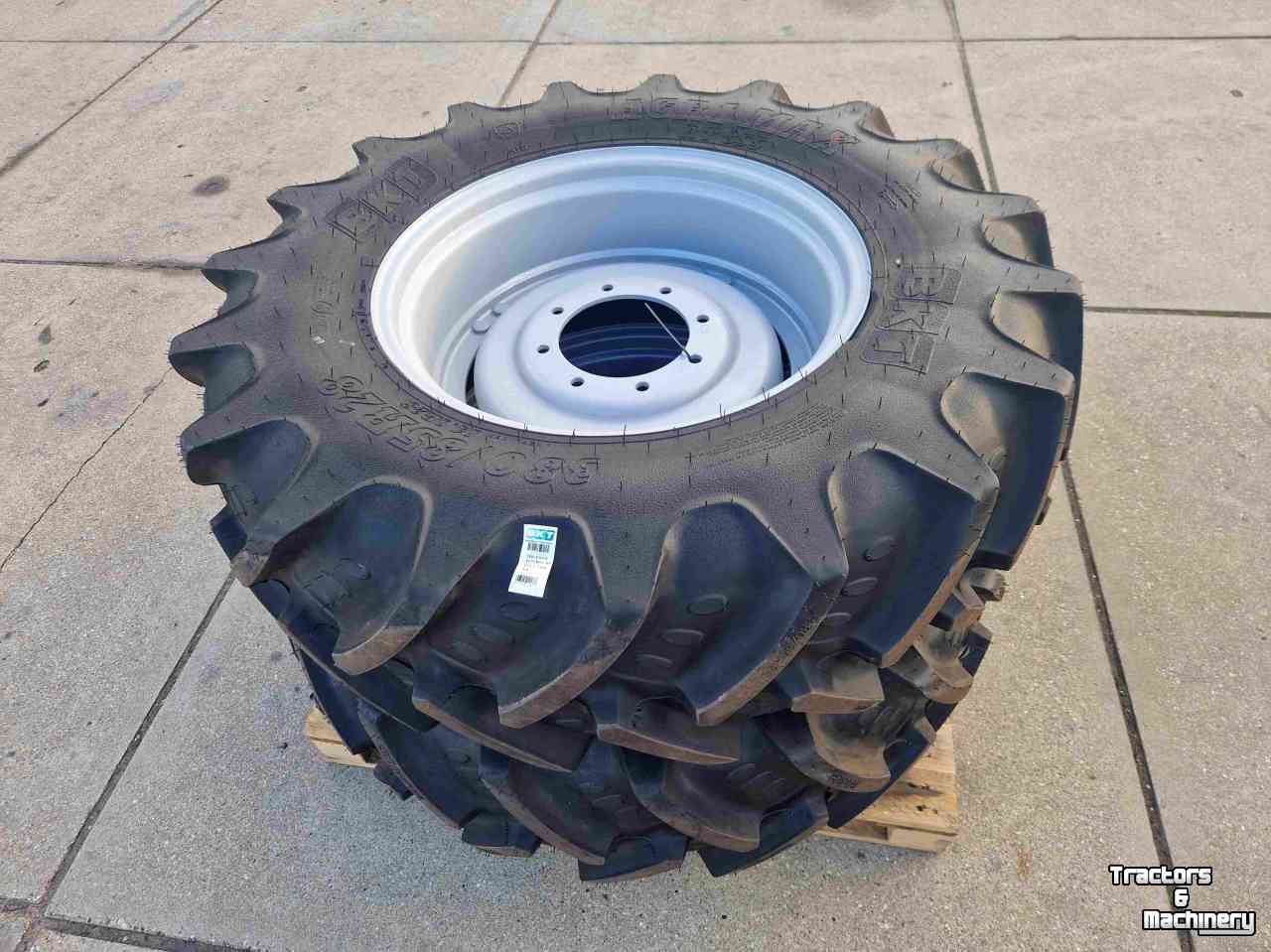 Roues, Pneus, Jantes, Barillets Jumelage BKT 460/85R38 en 380/85R28 BKT Agrimax