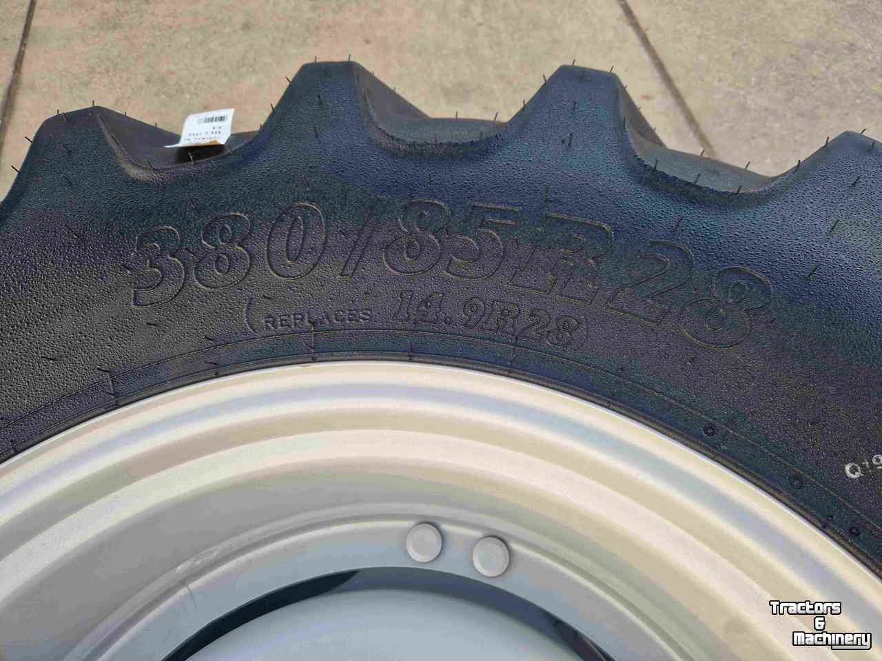 Roues, Pneus, Jantes, Barillets Jumelage BKT 460/85R38 en 380/85R28 BKT Agrimax