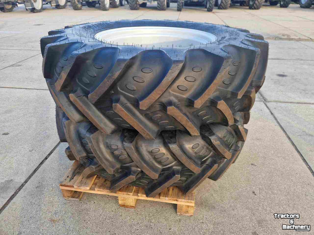 Roues, Pneus, Jantes, Barillets Jumelage BKT 460/85R38 en 380/85R28 BKT Agrimax