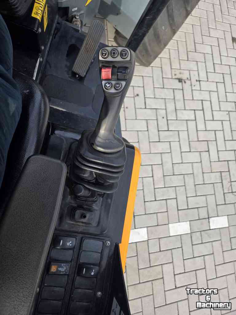 Chargeuse sur pneus Giant G2700HD+ X-TRA