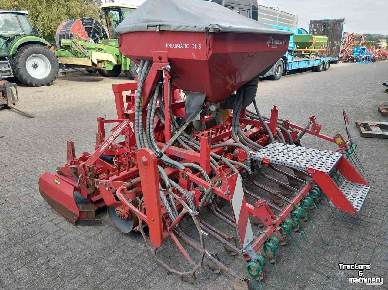 Semoir Combination Kverneland Pneumatic DE-S Zaaicombinatie  Met Lely Rotorkopeg
