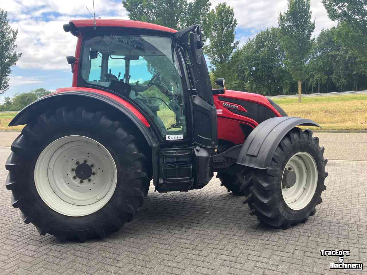 Tracteur Valtra N134