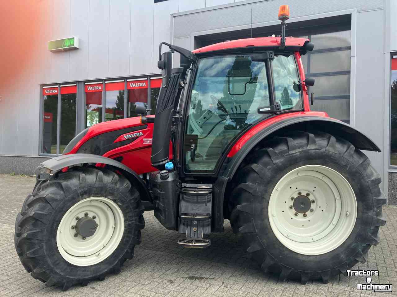 Tracteur Valtra N134