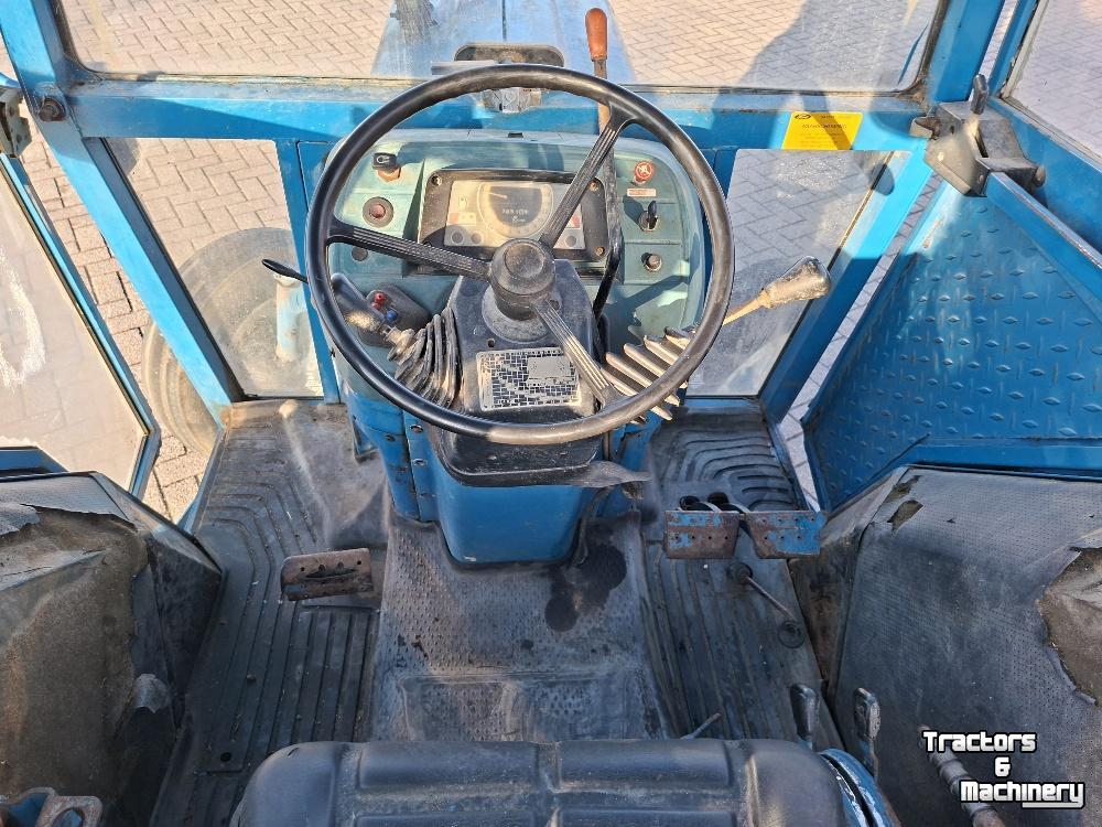 Tracteur Ford 3910
