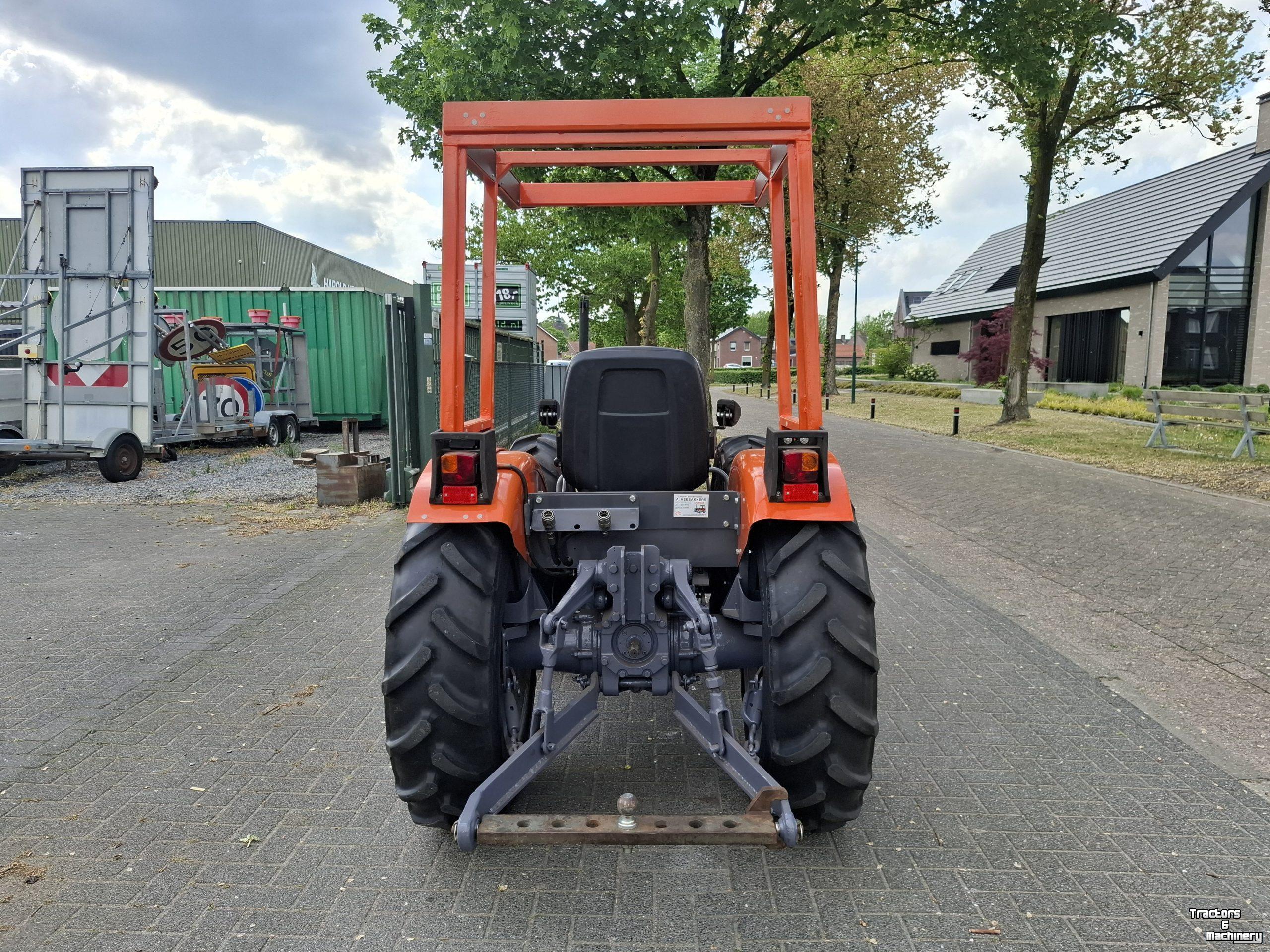 Tracteur pour vignes et vergers Holder a60