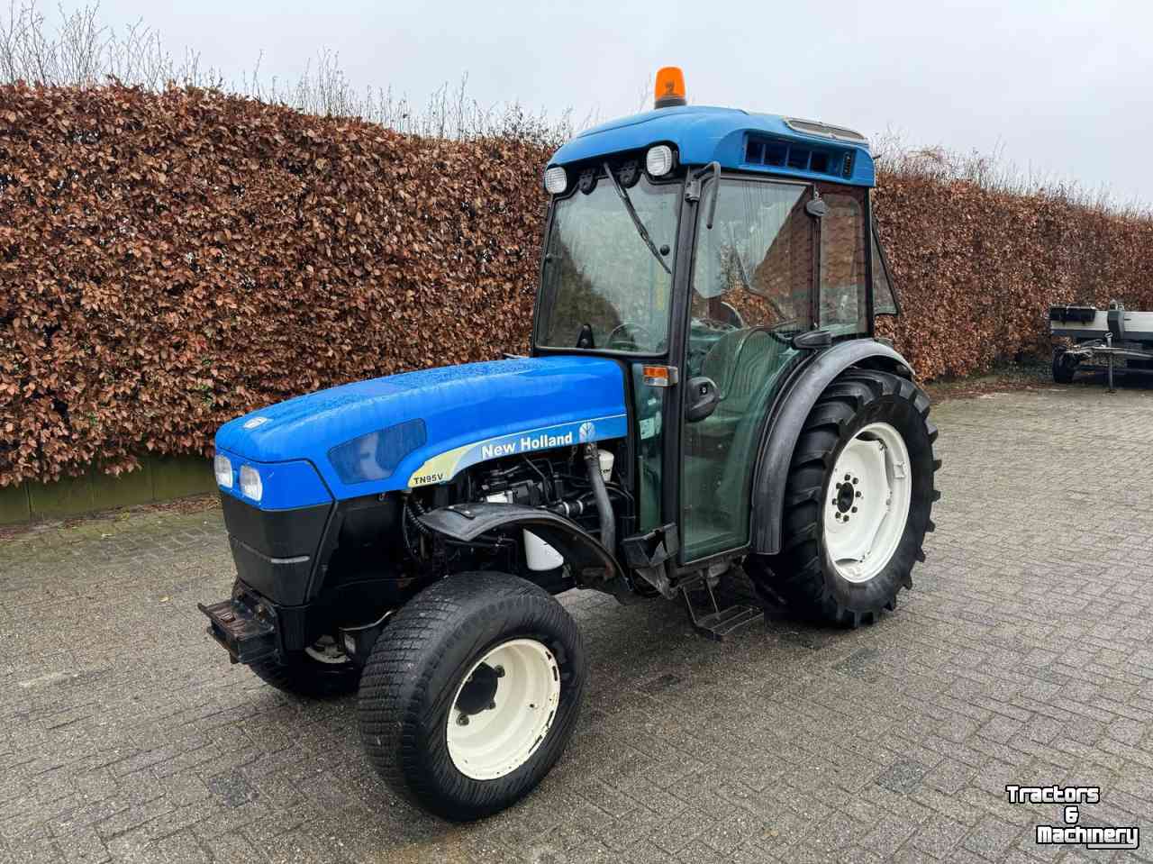 Tracteur pour vignes et vergers New Holland TN95va