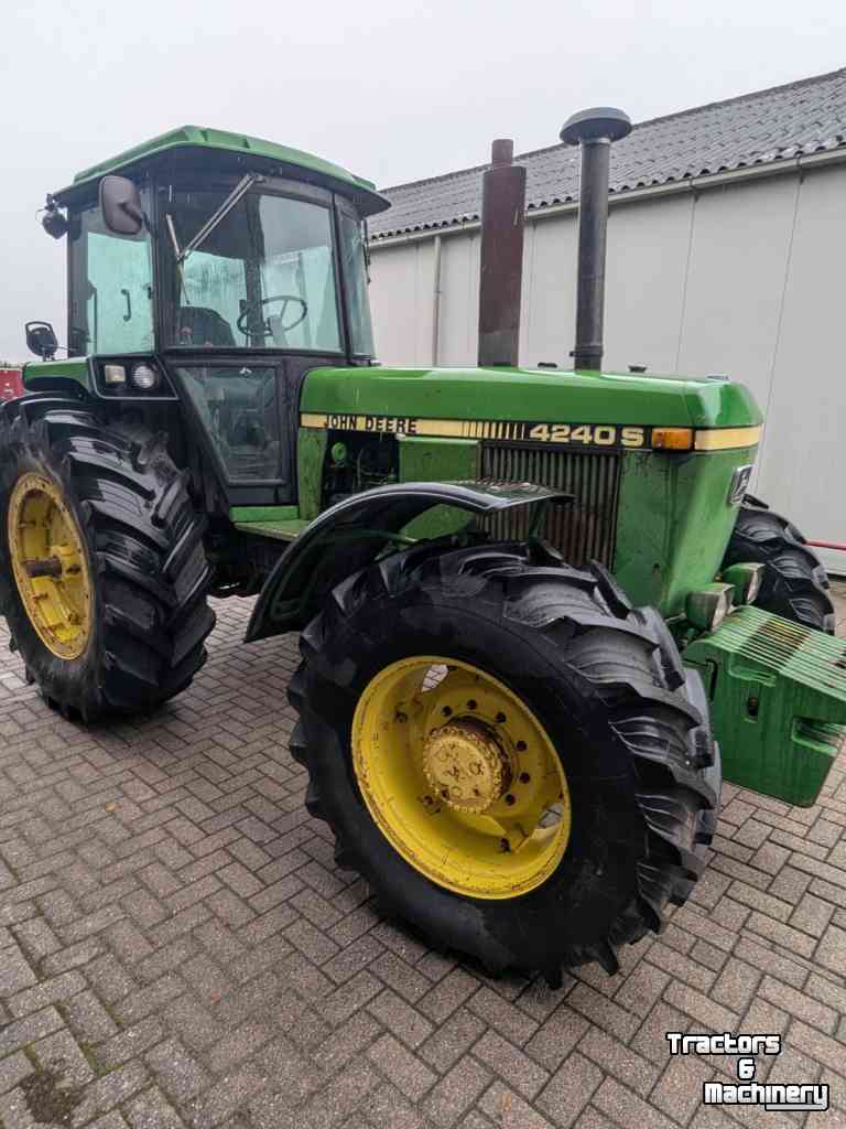 Tracteur John Deere 4240 S