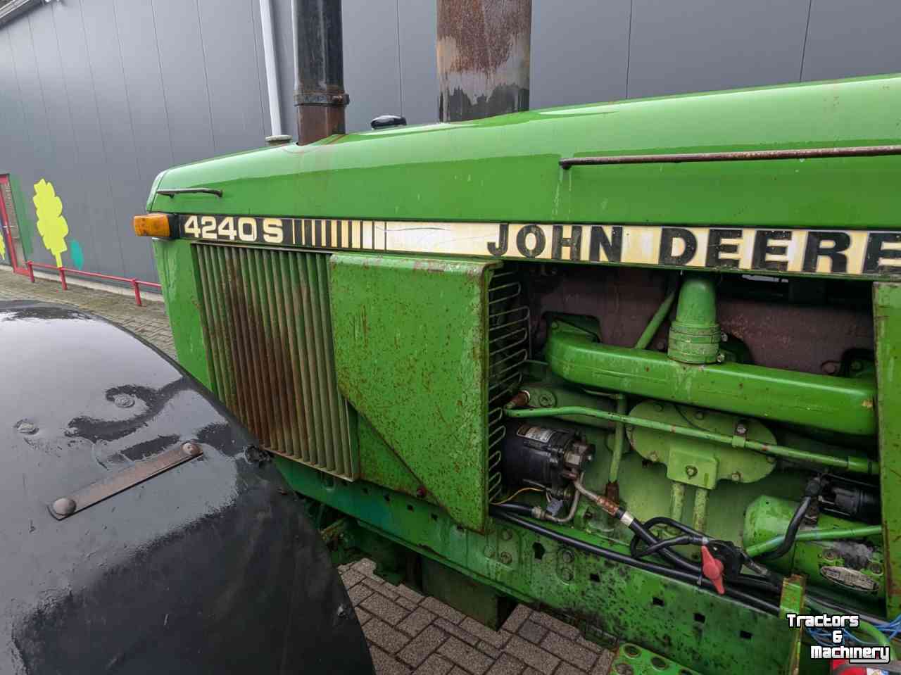 Tracteur John Deere 4240 S