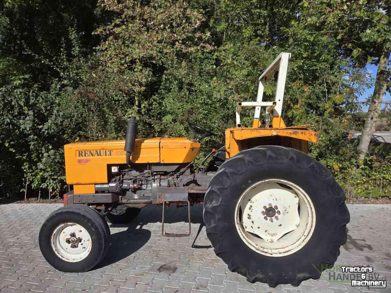 Tracteur Renault 551