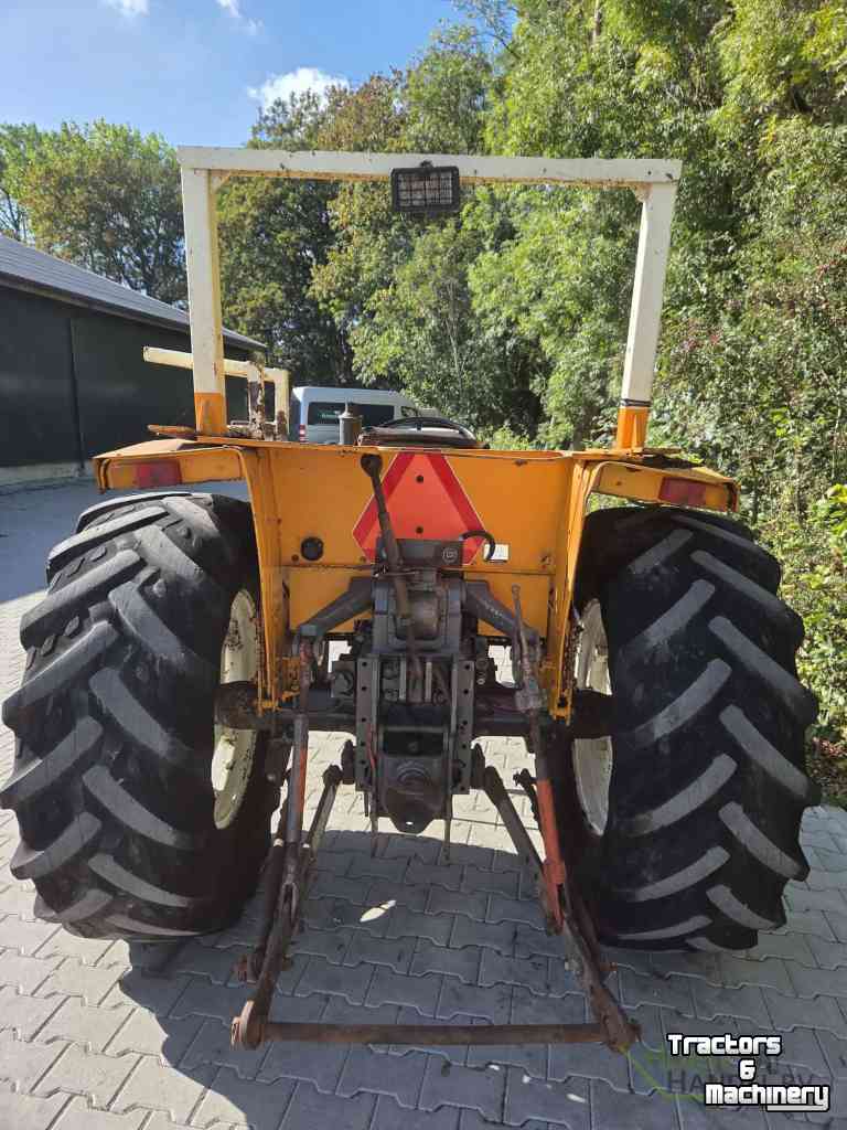 Tracteur Renault 551